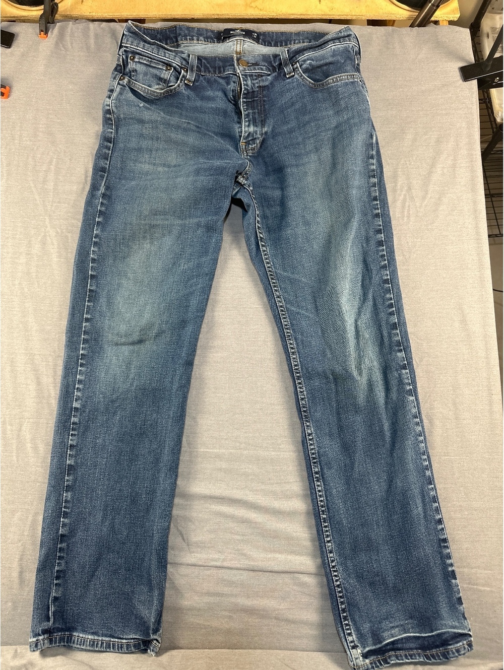 Hollister Co. Men's Blue Straight Jeans W34 L32 - Fair Condition